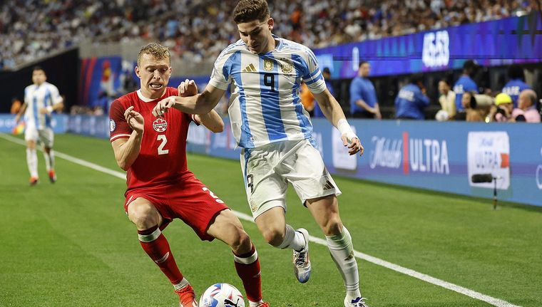 Telefe y la TV Pública emitieron el partido entre Argentina y Canadá en la Copa América Foto: EFE
