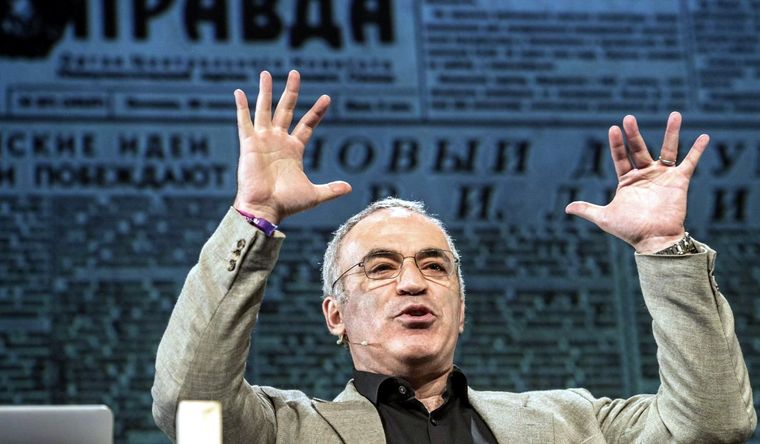 Garry Kasparov vive en New York y es perseguido por Rusia. Foto Efe