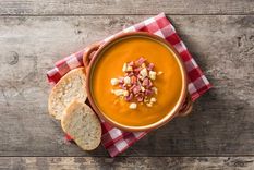 Admira esta exquisita sopa fría andaluza, con tan solo 5 ingredientes la prepararás y agasajarás a tus seres queridos