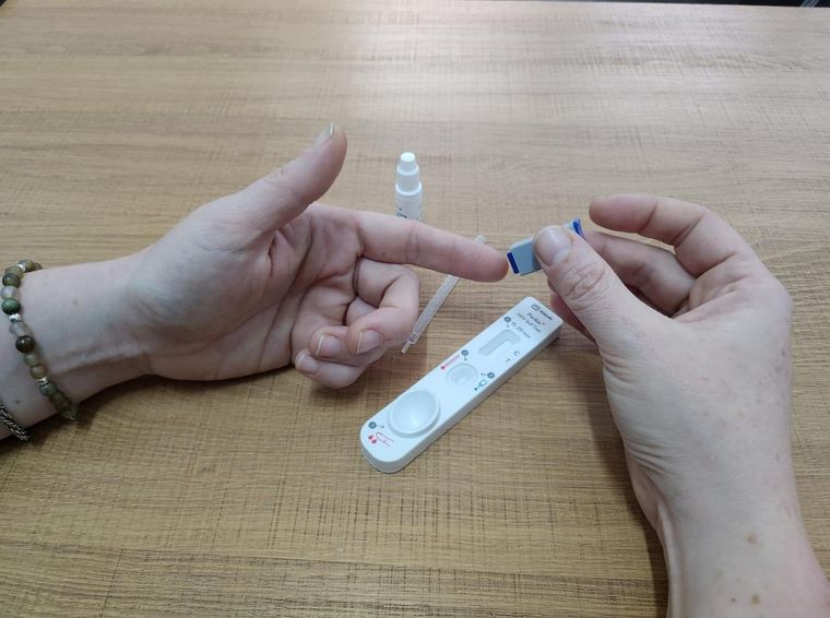 Validan un dispositivo para realizarse un autotest de VIH Foto: Gobierno de Córdoba
