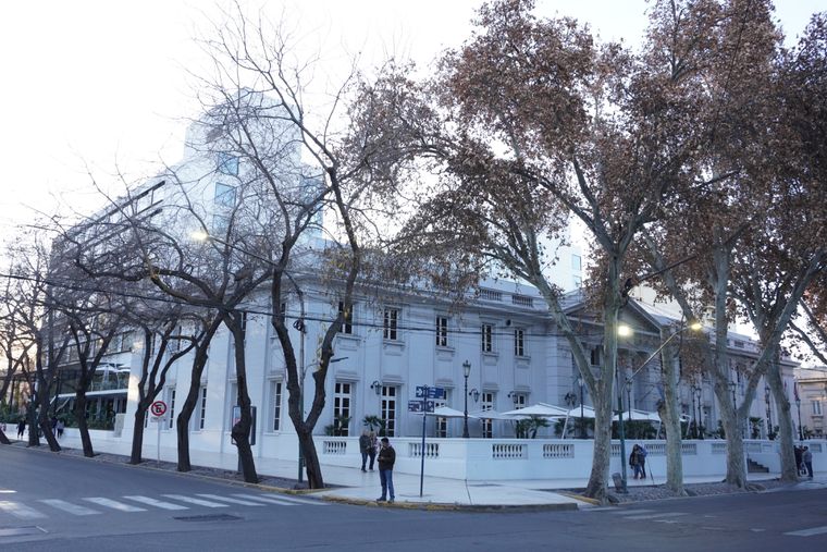 El Hyatt está ubicado frente a la icónica plaza Independencia de la Ciudad de Mendoza Foto: MDZ