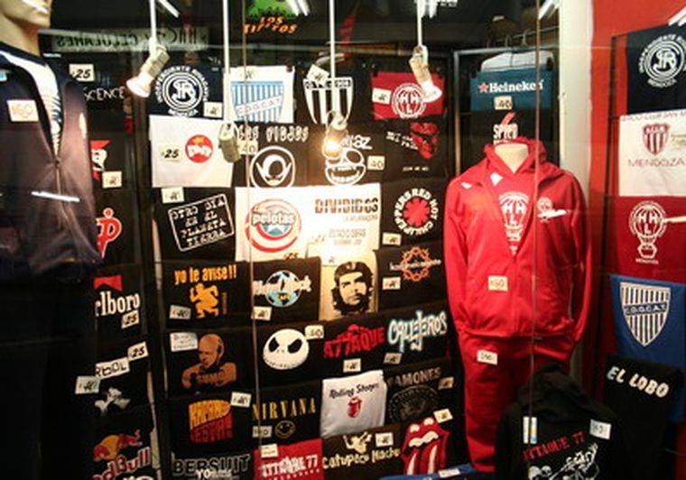 Negocios de ropa y calzado estarán de oferta por un día. Foto: MDZ