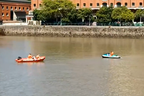 Encontraron un cuerpo flotando en Puerto Madero. Encontraron un cuerpo flotando en Puerto Madero.