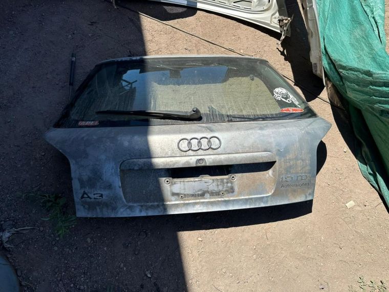 Parte de un Audi fue hallado en el taller clandestino allanado en Guaymallén. Parte de un Audi fue hallado en el taller clandestino allanado en Guaymallén.