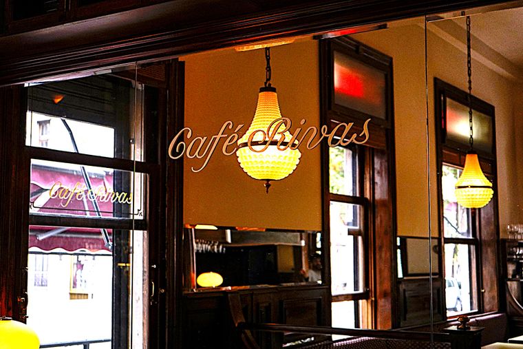 Café Rivas está en el corazón de San Telmo con una propuesta renovada de la cocina argentina.
