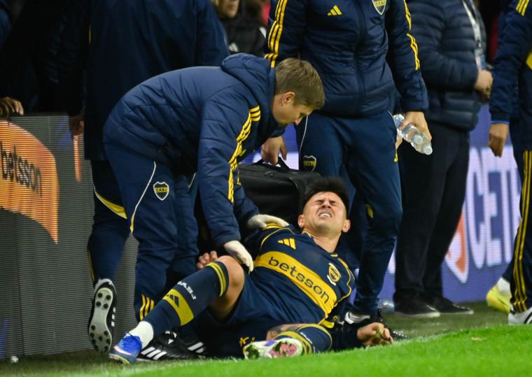 Adam Barerio salió lesionado en el primer tiempo de Boca-Huracán.