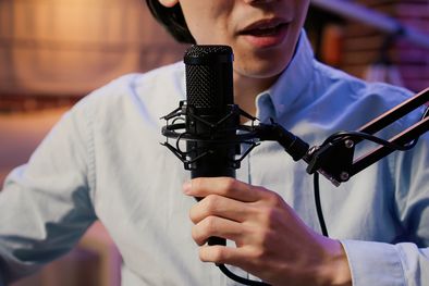 MDZol | Las sugerencias frecuentes para conservar una voz saludable son una hidratación adecuada, evitar irritantes como cigarrillo, marihuana y otros químicos. Foto: Freepik