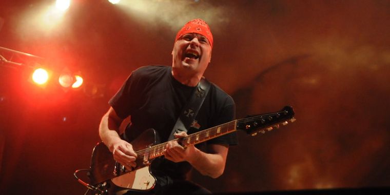 Chizzo Nápoli, voz y guitarra de La Renga, hizo saltar a doce mil personas. Foto: Pachy Reynoso/MDZ