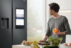 Mendocinos cruzan a Chile por electrodomésticos premium: la heladera Samsung Family Hub lidera el interés.