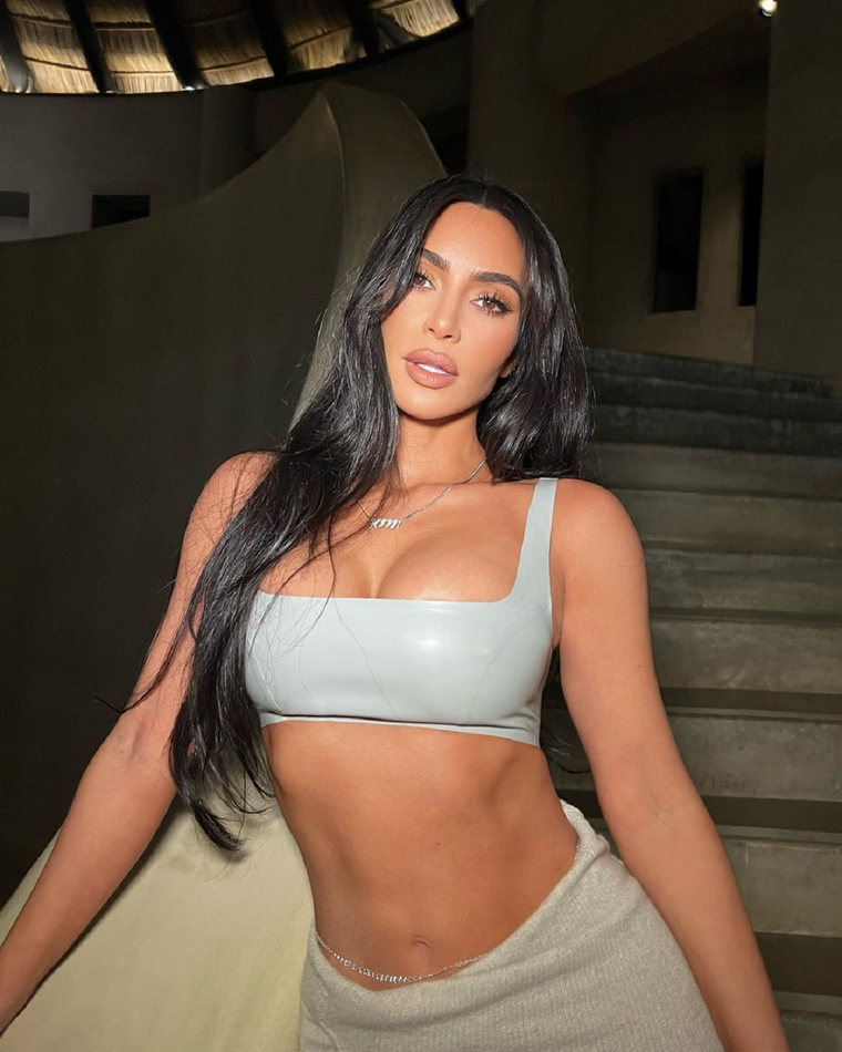 Kim Kardashian presume su figura perfecta luciendo un catsuit tendencia Kim Kardashian Foto: Instagram