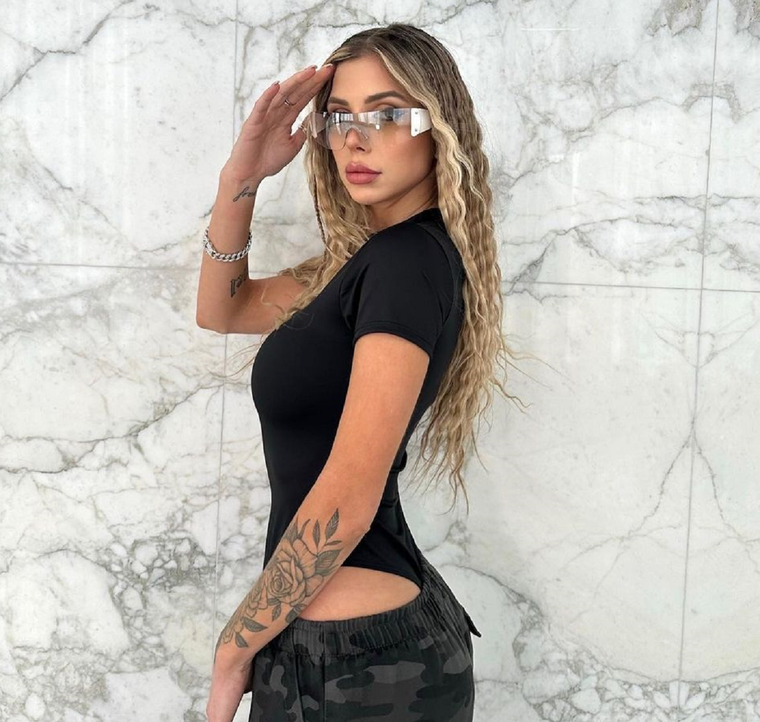 Romina Malaspina presume sus curvas con un body ultra cavado Romina Malaspina es una modelo, DJ e influencer. Foto: Instagram @romimalaspina