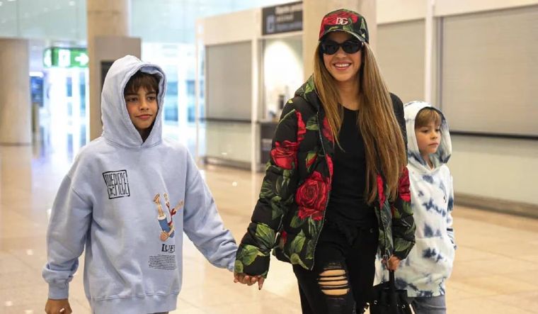 Shakira sigue velando por el futuro de sus dos hijos: Sasha y Milan.