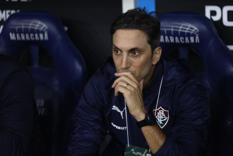 fluminense echo a luis zubeldia en plena serie de libertadores: quien dirigira ante independiente rivadavia