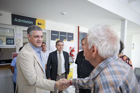 El jefe de Gobierno Jorge Macri estuvo presente en las instalaciones de comunicación para atención médica.