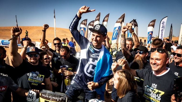 Luciano Benavides hace el 1 tras consagrarse en Marruecos. Foto: Rally Zone & ShakedownTeam