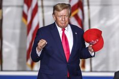 Donald Trump se mostró públicamente disfrutando de su victoria electoral. Foto: EFE