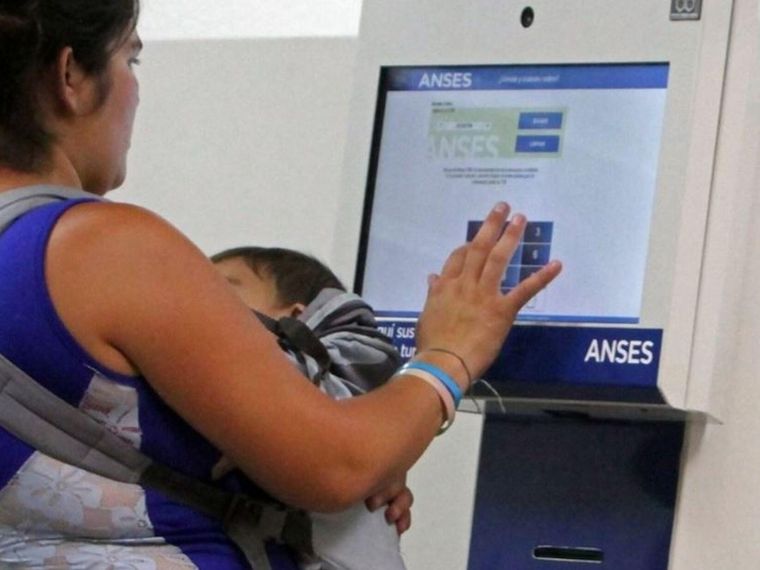 Anses continúa con el pago de haberes a millones de argentinos Foto: Anses