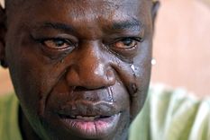 Aaron Larry Bowman llora al rememorar el hecho. Foto: LaNoticiaCharlotte.