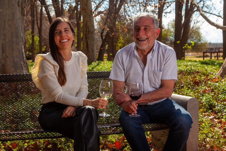 Julia junto a su padre José Zuccardi. Julia junto a su padre José Zuccardi.