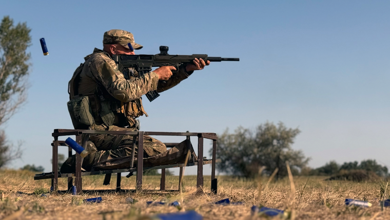 Las imágenes de la guerra dañan a los habitantes inocentes de esos pueblos porque revelan que estamos en manos de narcisos ciegos.