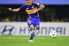 El gesto de Alan Velasco a los hinchas de Boca. Foto: FotoBaires