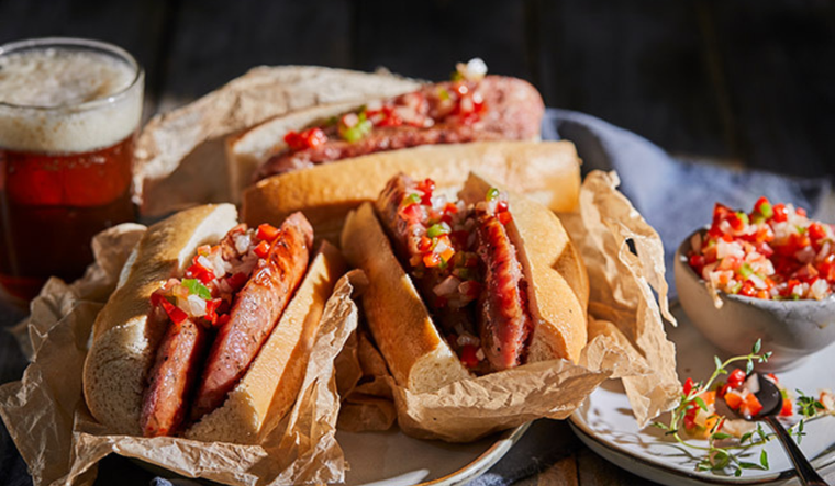 La receta de choripán con salsa criolla es un clásico argentino infaltable en cualquier asado o reunión familiar. La receta de choripán con salsa criolla es un clásico argentino infaltable en cualquier asado o reunión familiar.