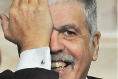 denuncian a de vido y otros funcionarios por malversacion de fondos