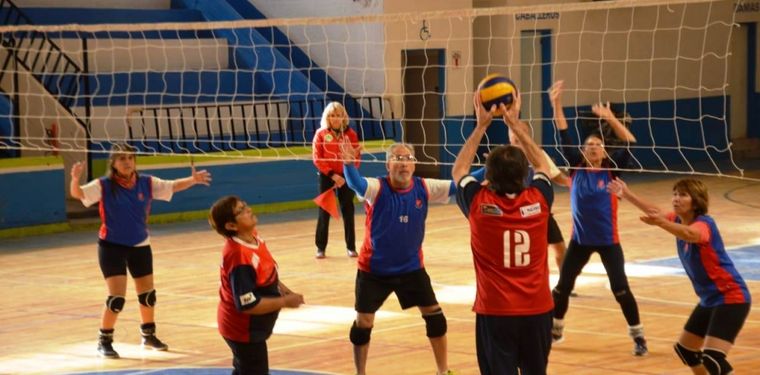 Newcom: el deporte que genera amistades y alivia el estrés.&nbsp;
