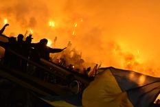Con su sola presencia, los hinchas del fútbol argentino sostienen hoy una estructura cada vez más endeble.