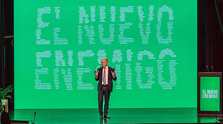 El juez  Lorenzetti presentó su libro El nuevo enemigo en el teatro Imperial de Maipú Foto: Prensa Lorenzetti