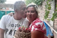 La mujer asfixió y apuñaló a su marido y enterró el cuerpo en el patio de la casa