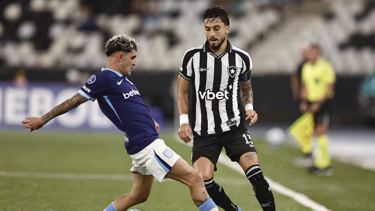 Con una catarata de errores, Racing perdió 2-1 contra Botafogo y se complicó la clasificación