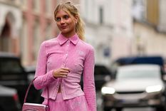 Festejamos el Dia del Rosa con looks de inspiración que honran este color Foto: Refinery29