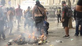 Prendieron fuego y destrozaron las veredas en la marcha contra la reforma laboral.