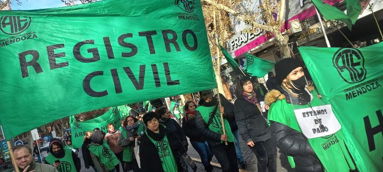 Marcha de los trabajadores de los Registro Civil nucleados en ATE