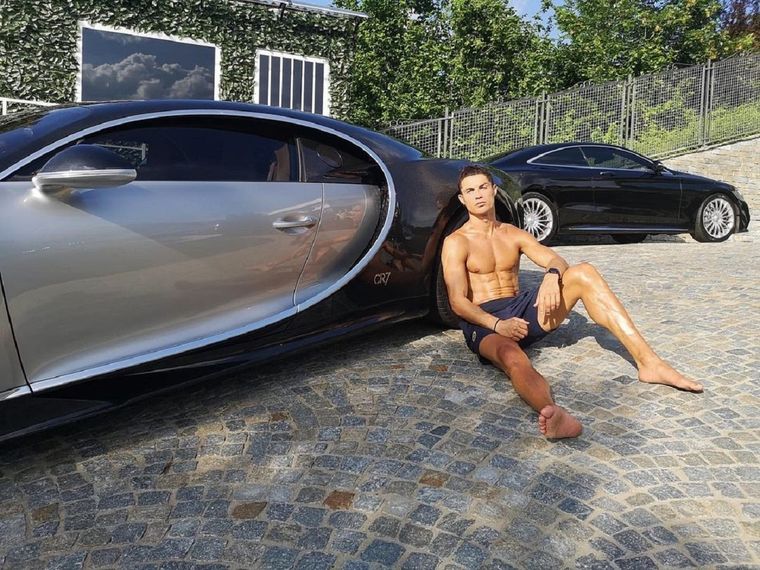 Cristiano Ronaldo tiene una fabulosa colección de autos. Foto: Instagram.