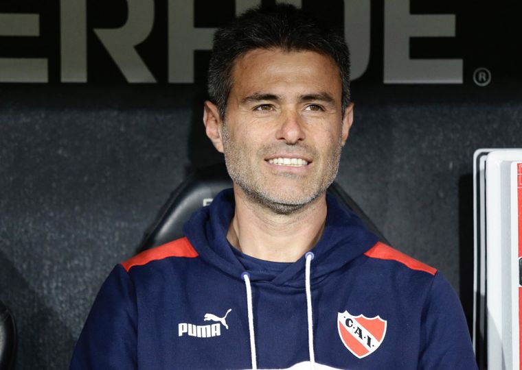 Julio Vaccari respira más tranquilo: el RoJo cerró al lateral izquierdo. Foto: FotoBaires