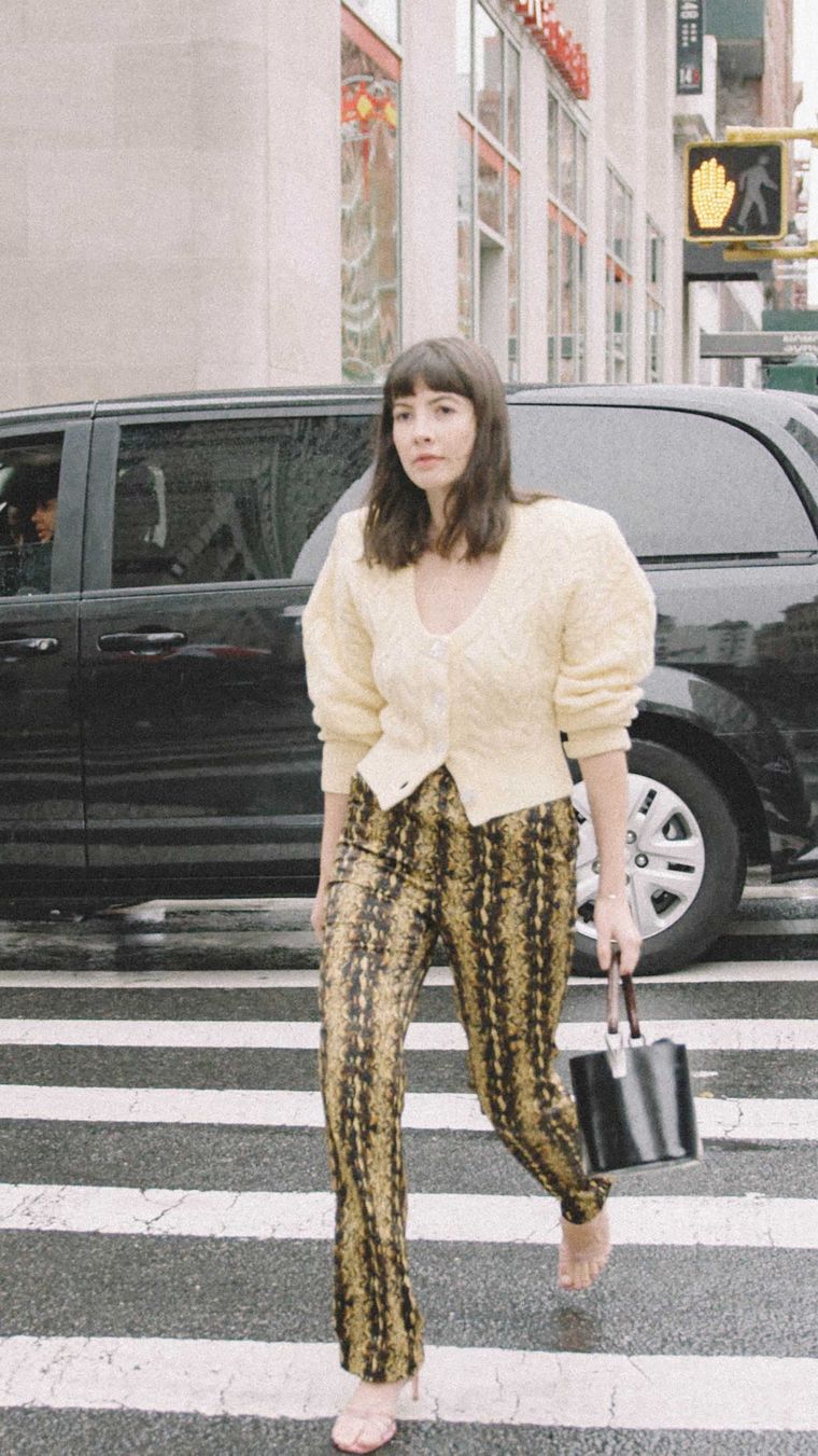 El estampado de serpiente es lo mejor para este otoño y para darle un nuevo toque a tus looks Foto: Sarah Christine