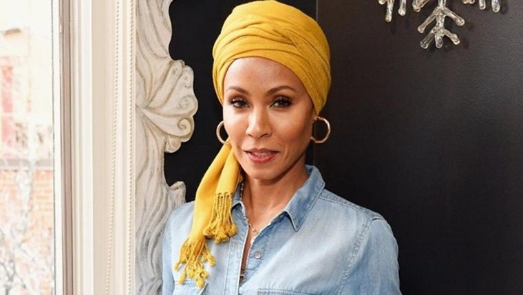 Foto: https://www.lavanguardia.com/gente/20180531/443966368130/jada-pinkett-smith-turbantes-pelo-enfermedad.html