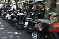 Las ventas de motos vienen creciendo en los últimos meses. Los precios más accesibles y los costos más bajos de mantenimiento estimulan la demanda. Foto: ALF PONCE MERCADO / MDZ