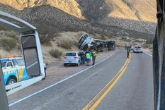 Uno de los camiones que volcó en Potrerillos Foto: Gentileza Marcelo Ortíz.