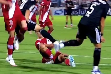 Juan Cruz Arno sufrió la lesión cuando remató al arco de Riestra y ahora estará varios meses afuera de las canchas. Juan Cruz Arno sufrió la lesión cuando remató al arco de Riestra y ahora estará varios meses afuera de las canchas.