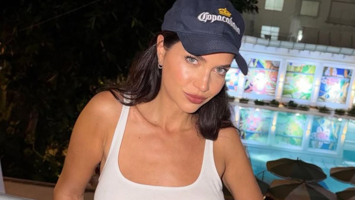 Zaira Nara posó desde Brasil como toda una garota: mostrando sus curvas y con una bikini diminuta