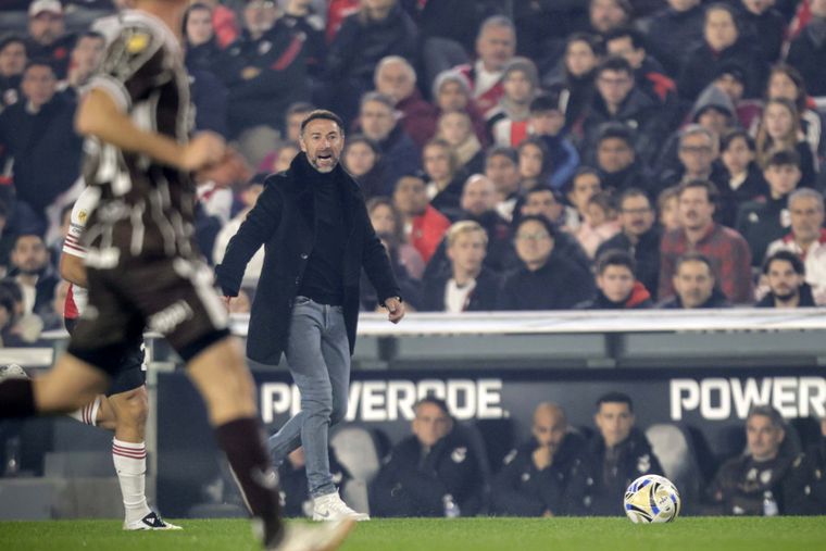 El Kily González bancó fuerte el pasillo de River a Platense.
