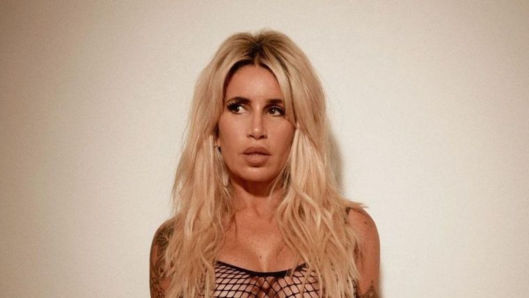 FLOR PEÑA VIVE EN UN EXCLUSIVO BARRIO DE NORDELTA. AHÍ DEJÓ VER SUS RINCONES MÁS PRIVADOS.