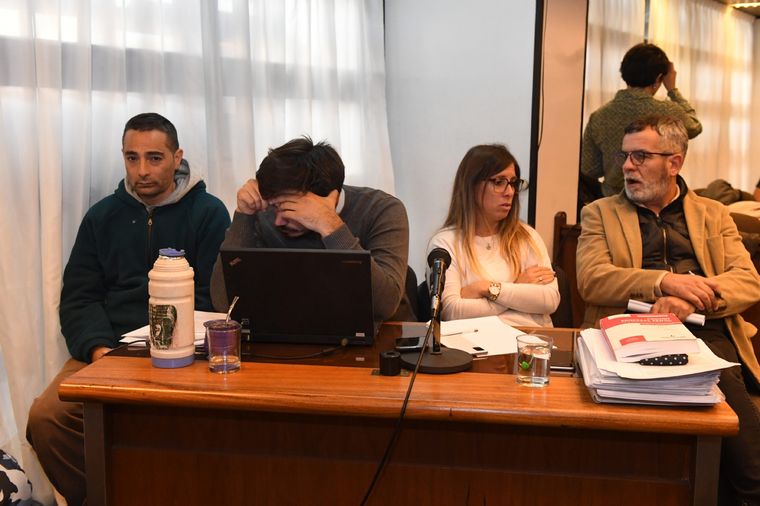 Villalba (izquierda) es el acusado más complicado en la causa. Aquí, en el banquillo Foto: Télam