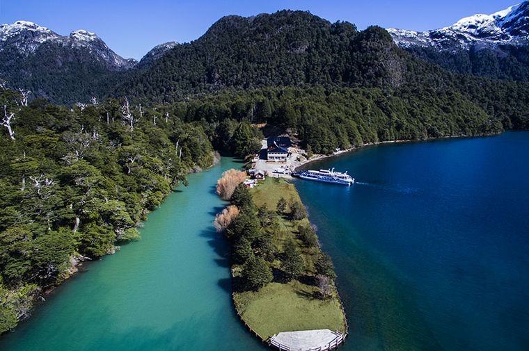 Vista del hotel y el puerto. Foto: Turisur