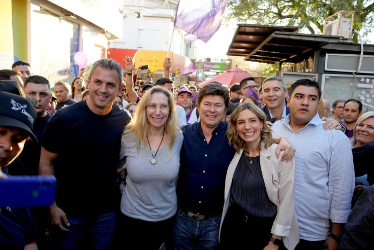 Karina Milei y Martín Menem en una recorrida con el candidato a gobernador de La Libertad Avanza en Corrientes, Lisandro Almirón.