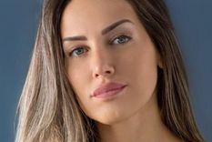 Mercedes Villador encendió las redes con un micro top color negro.