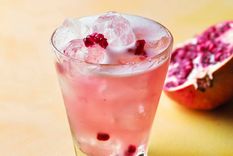 Tequila rosa. Foto: Edible Delmarva - https://edibledelmarva.ediblecommunities.com/recipes/pink-tequila-fizz